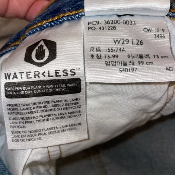 Aritzia Levi’s 501 brand new jeans - Picture 4 of 4